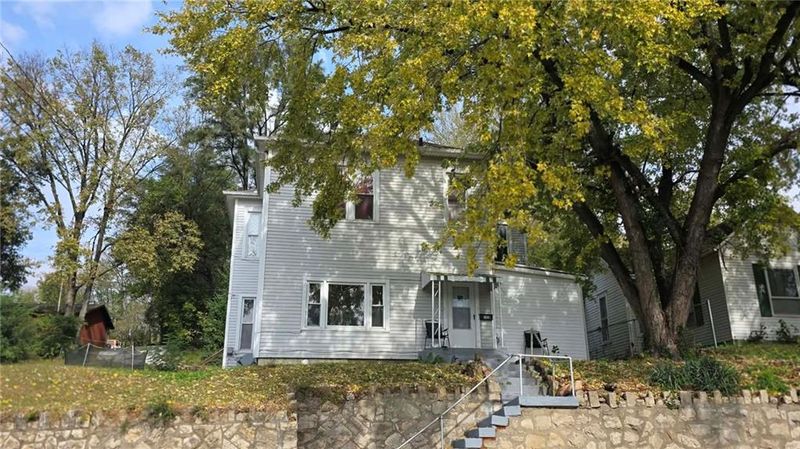 1809 Pacific St, St Joseph, MO 64503