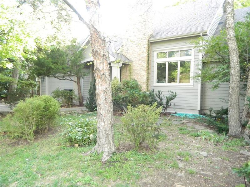 405 Nancy Ct, Lawrence, KS 66049