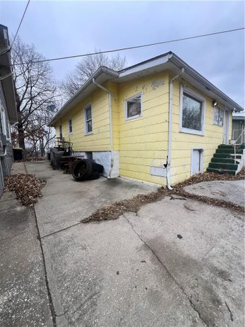 5211 Gladstone Blvd, Kansas City, MO 64123
