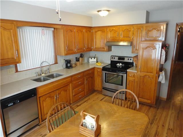 14225 S Raintree Dr, Olathe, KS 66062