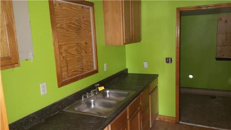 828 S Hardy Ave, Independence, MO 64053