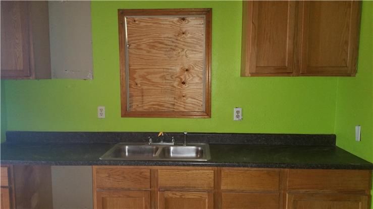 828 S Hardy Ave, Independence, MO 64053
