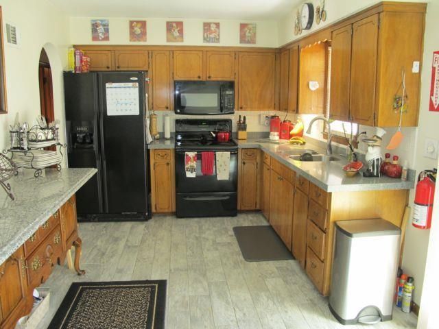 8615 E 108th Ter, Kansas City, MO 64134