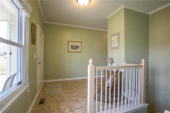 2004 NW 62nd St, Kansas City, MO 64151