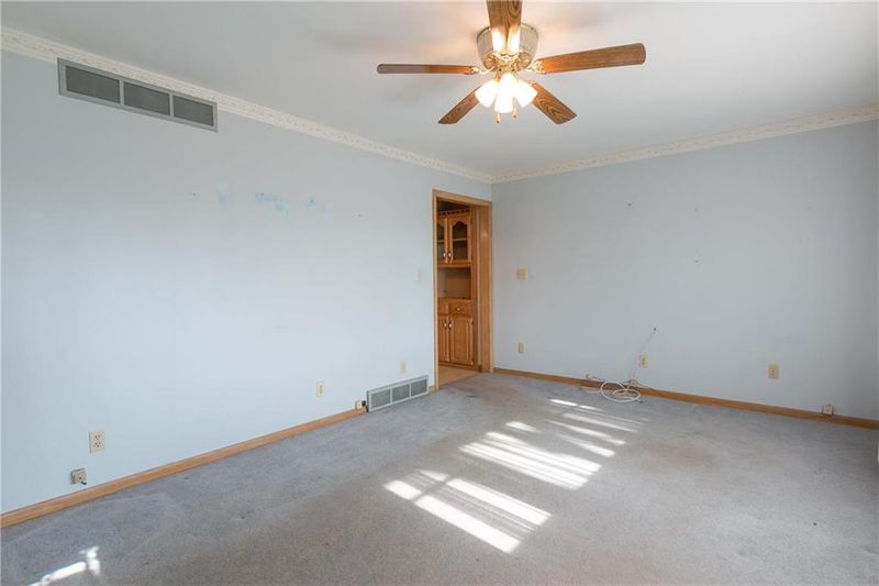 7106 N Troost Ave, Kansas City, MO 64118