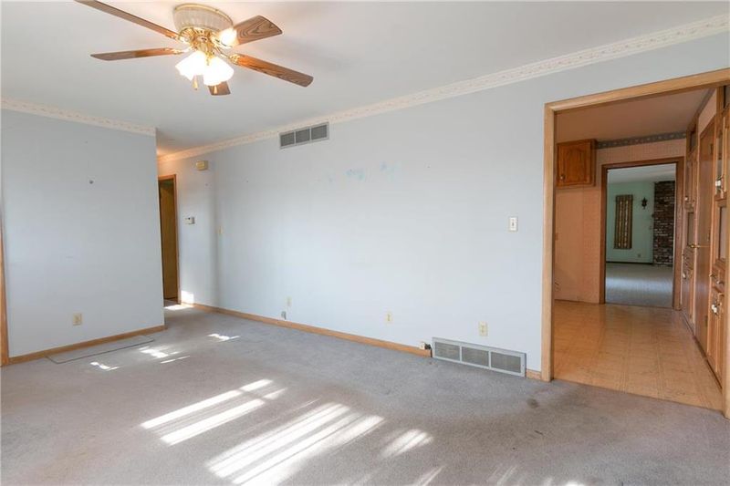 7106 N Troost Ave, Kansas City, MO 64118