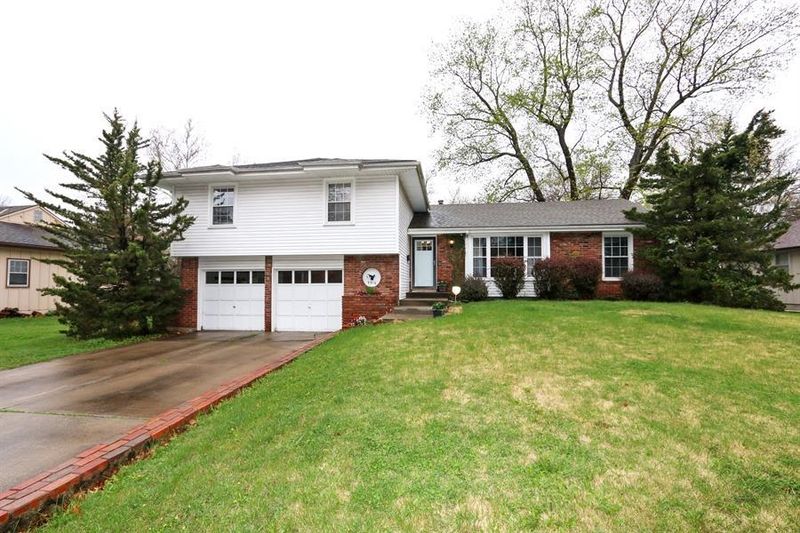 9916 Lamar Ave, Overland Park, KS 66207