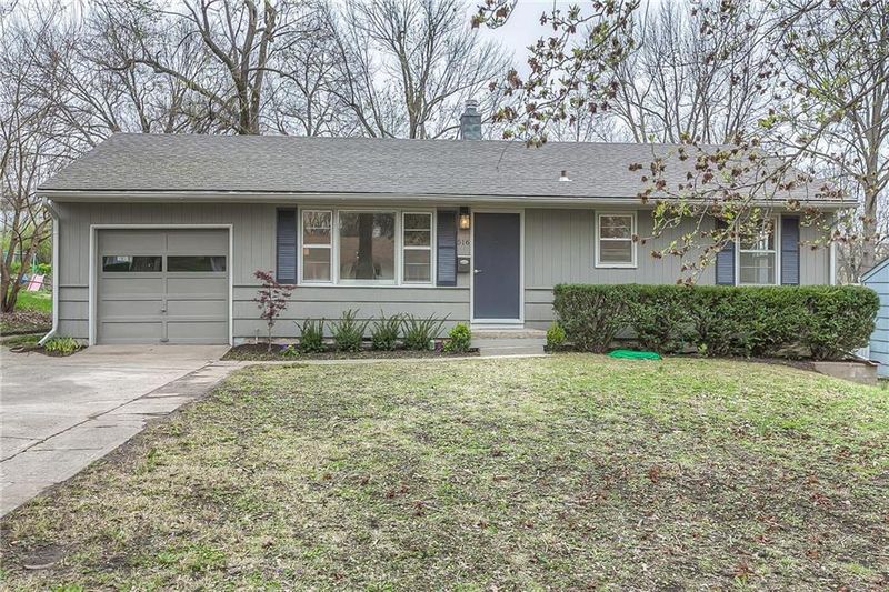516 W 90th Ter, Kansas City, MO 64114