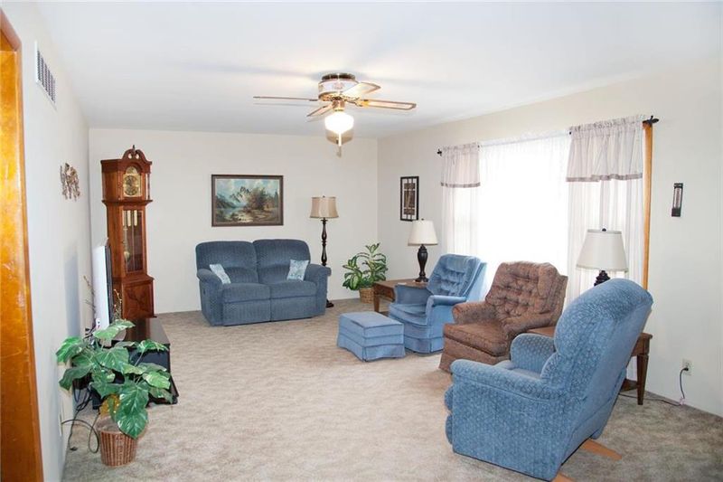 12925 E 49th St, Independence, MO 64055