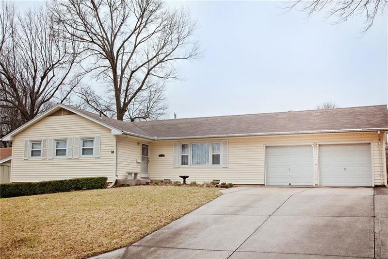 12925 E 49th St, Independence, MO 64055