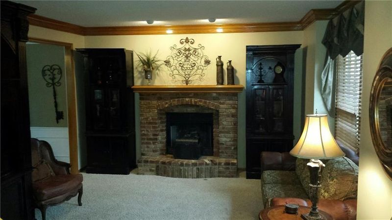 5909 W 157th Pl, Overland Park, KS 66223