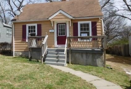 6837 Walrond Ave, Kansas City, MO 64132