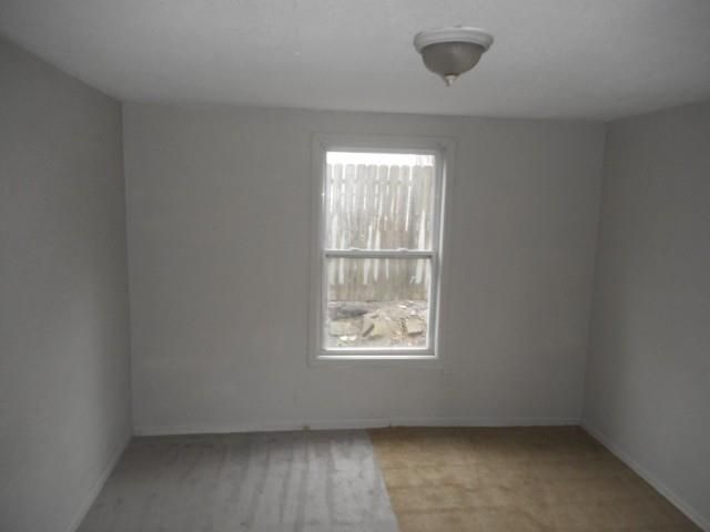 1121 S Hocker St, Independence, MO 64050