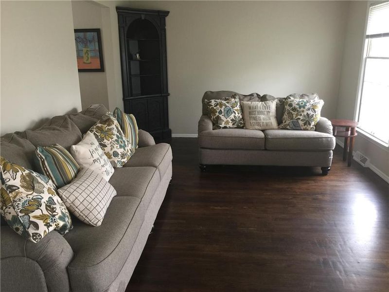 3330 E 105th Ter, Kansas City, MO 64137