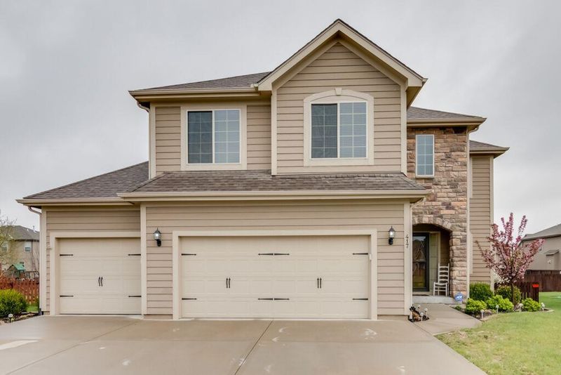 417 SW Webster Dr, Blue Springs, MO 64014