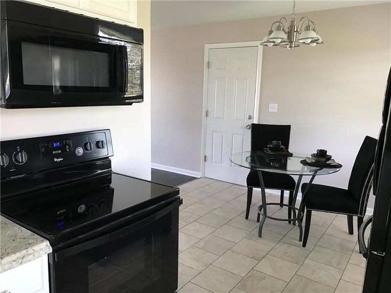 5233 Franklin Dr, Kansas City, MO 64130