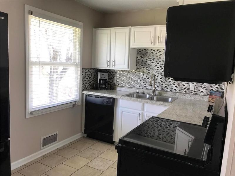 5233 Franklin Dr, Kansas City, MO 64130