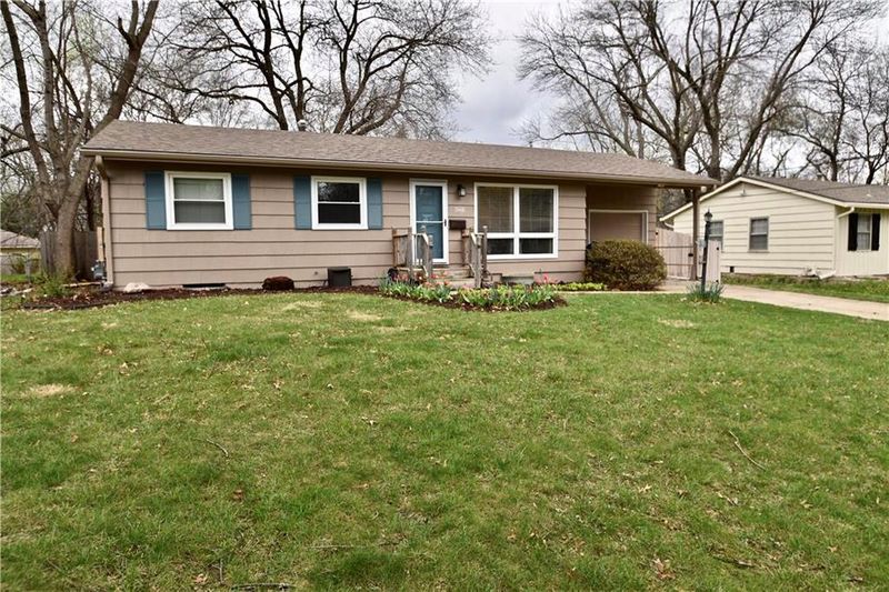 7328 Newton Dr, Overland Park, KS 66204