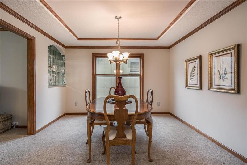 9618 W 116th St, Overland Park, KS 66210