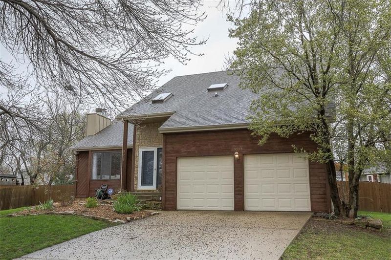 9339 Acuff Ln, Lenexa, KS 66215