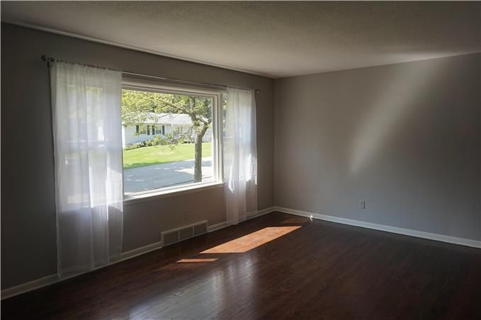 11208 E 49th St, Kansas City, MO 64133