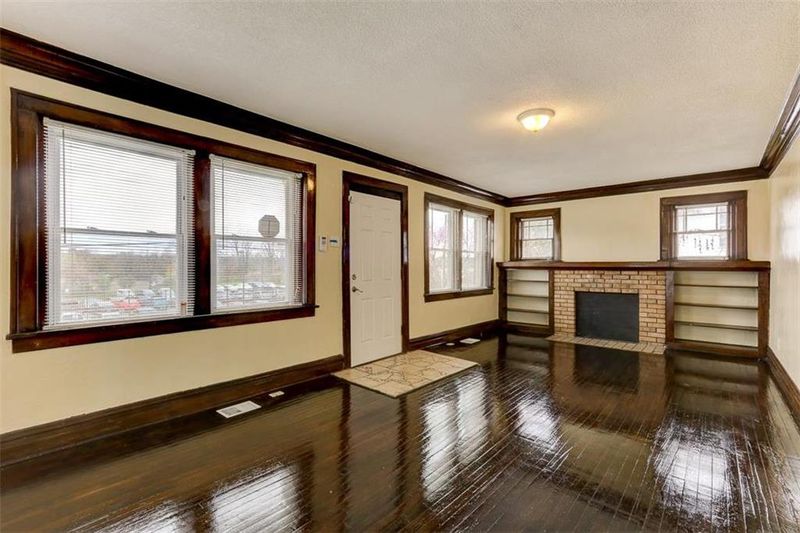 3616 E 59th St, Kansas City, MO 64130