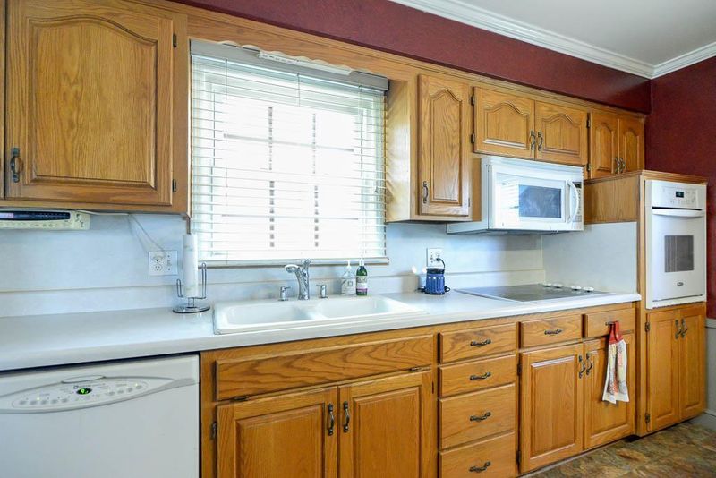 10506 W 97th Ter, Overland Park, KS 66214