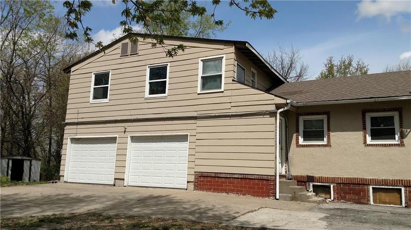 8342 Wayne Ave, Kansas City, MO 64131