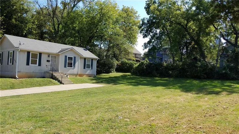 3867 E 59th St, Kansas City, MO 64130