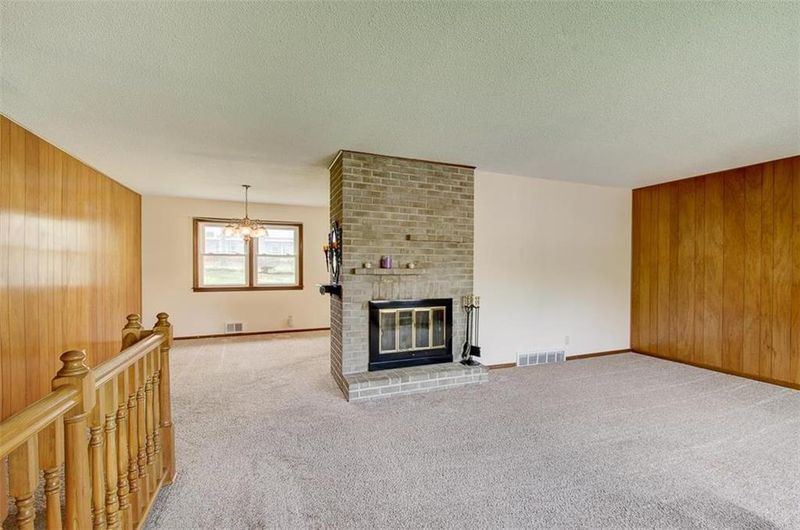 3705 E 113th Ter, Kansas City, MO 64137