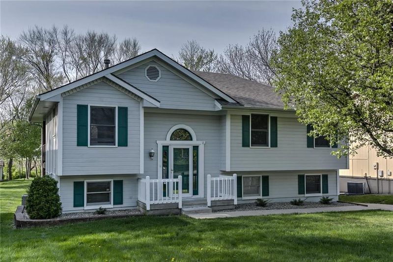 223 NE 109th St, Kansas City, MO 64155