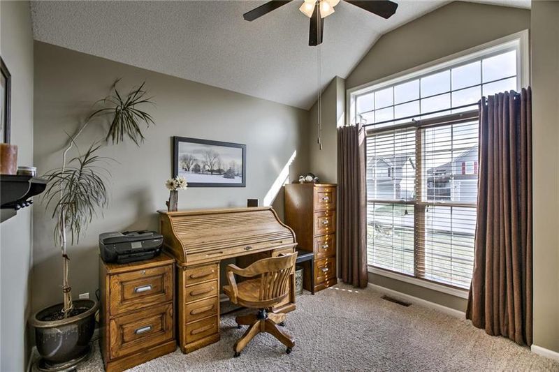9039 NE 103rd St, Kansas City, MO 64157