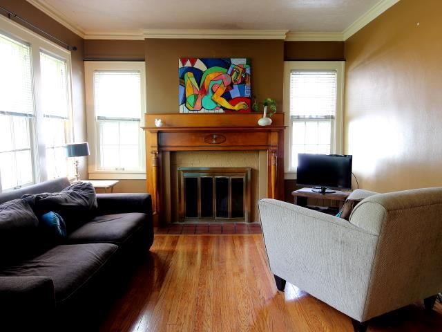 209 E 65th St, Kansas City, MO 64113