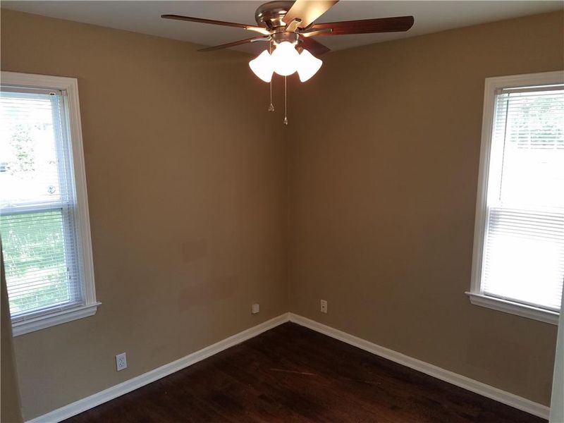 801 NE Lindberg Dr, Oakview, MO 64118