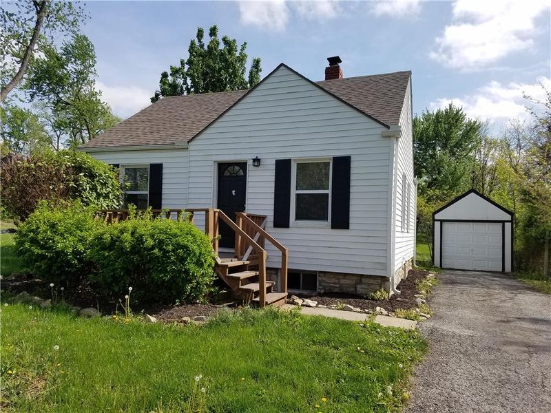 801 NE Lindberg Dr, Oakview, MO 64118