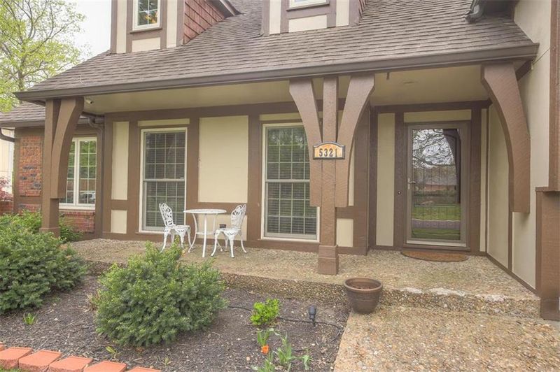 5321 W 96th Ter, Overland Park, KS 66207