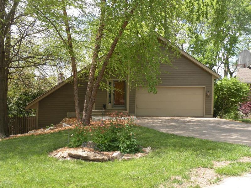 525 E 108th St, Kansas City, MO 64131