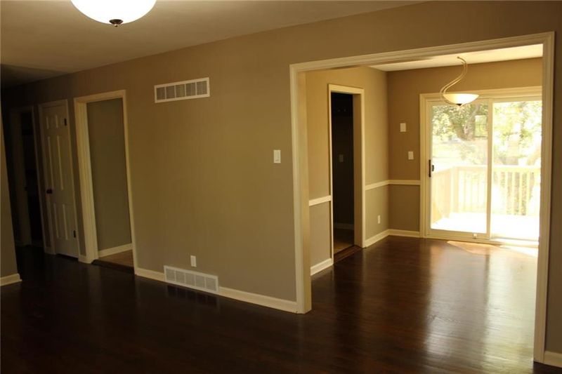 8530 Arlington Ave, Raytown, MO 64138