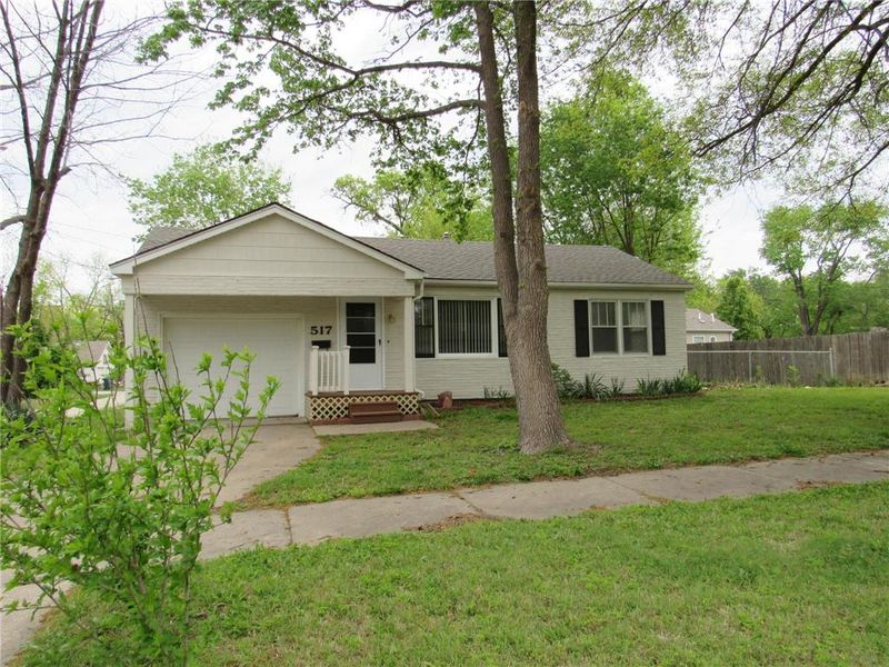 517 E 8th St, Ottawa, KS 66067