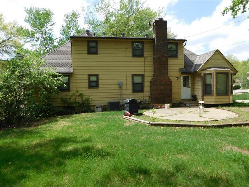3905 S Sherman Dr, Independence, MO 64055