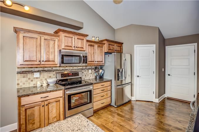 3903 NE 80th St, Kansas City, MO 64119