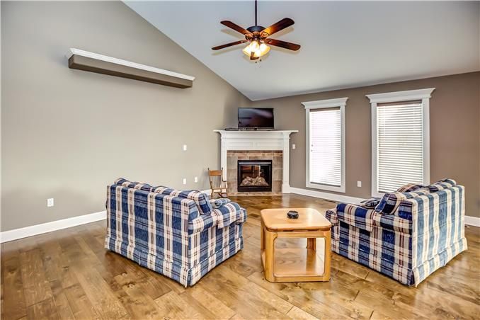 3903 NE 80th St, Kansas City, MO 64119