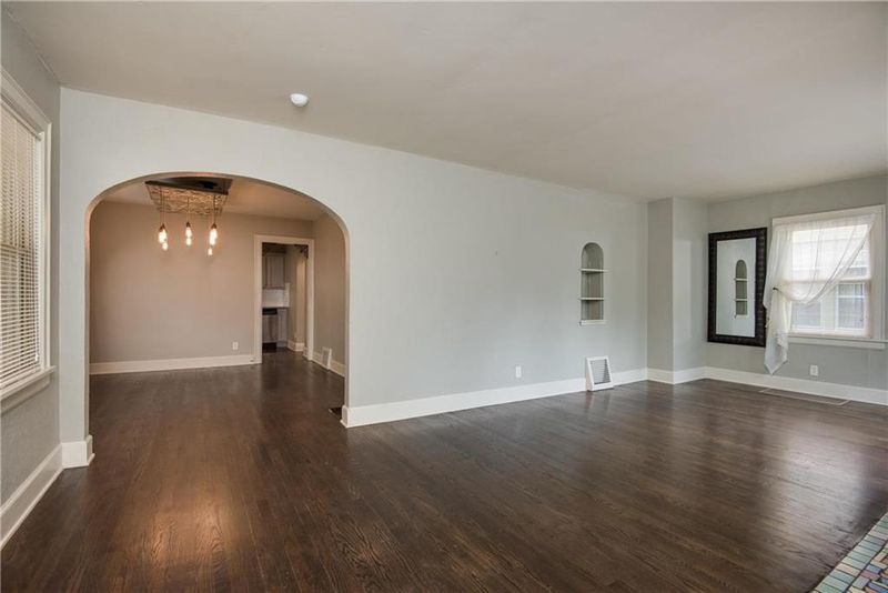 7320 Walnut St, Kansas City, MO 64114