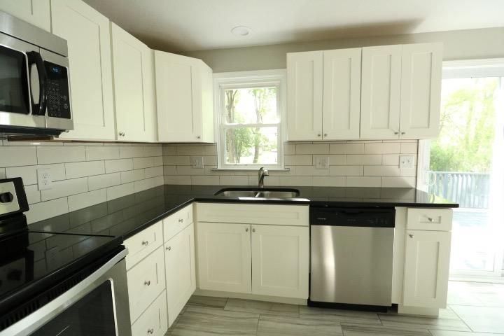 7520 Robinson St, Overland Park, KS 66204