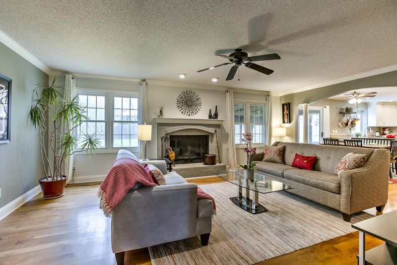 11908 Summit St, Kansas City, MO 64145