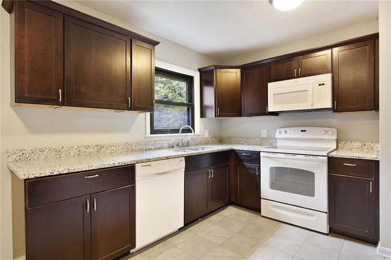 10004 E 69th Ter, Raytown, MO 64133