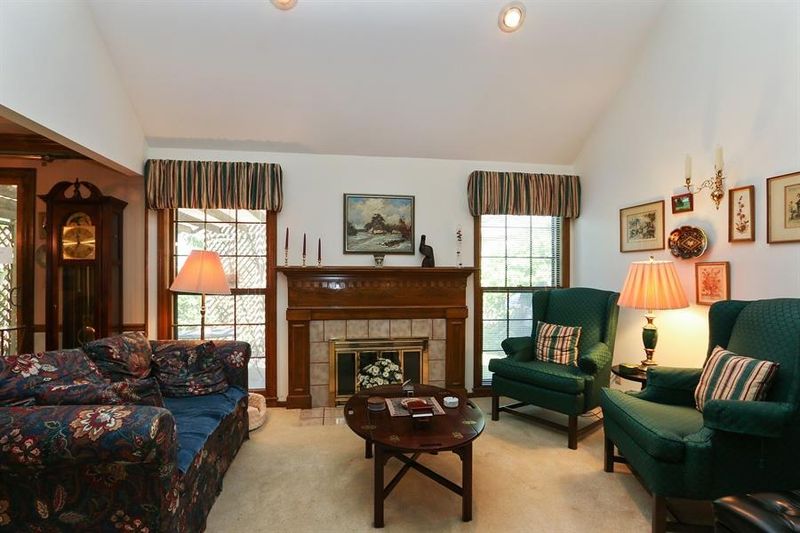 9134 W 102nd Ter, Overland Park, KS 66212