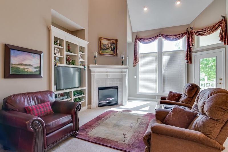 12941 Travis St, Overland Park, KS 66209