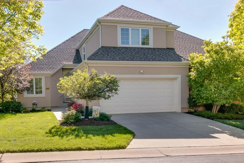 12941 Travis St, Overland Park, KS 66209
