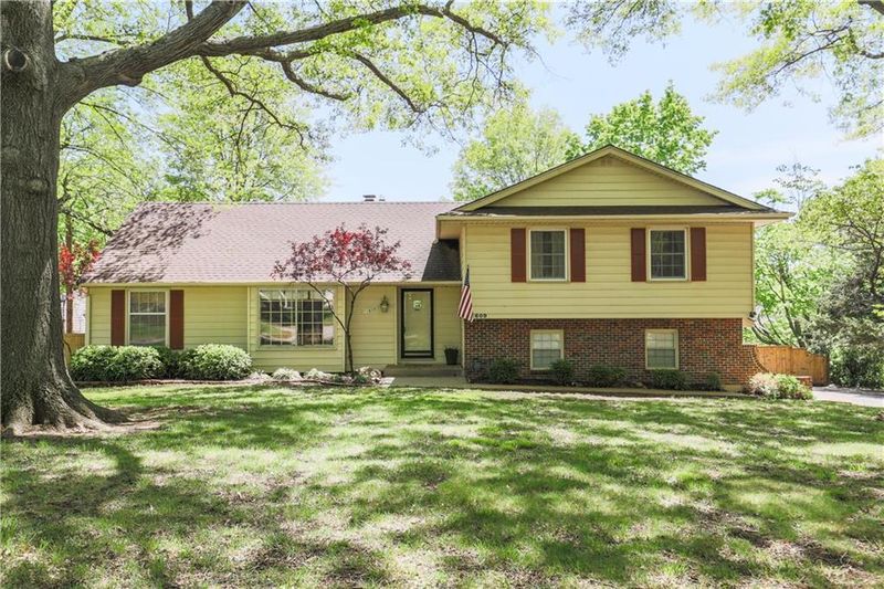 11609 Minor Dr, Kansas City, MO 64114